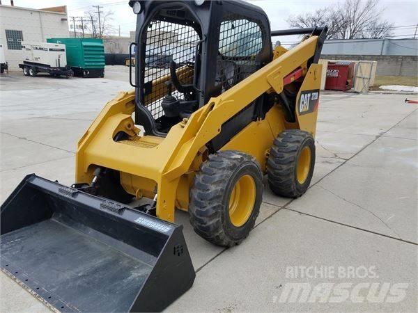 CAT 272 D 滑移装载机