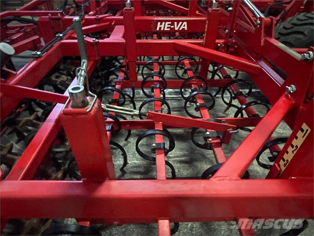 He-Va Maxi Dan 60 多功能条播机