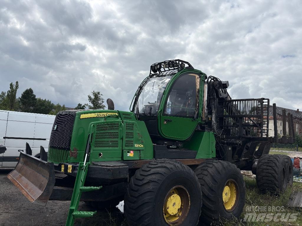 John Deere 1910E 集运机