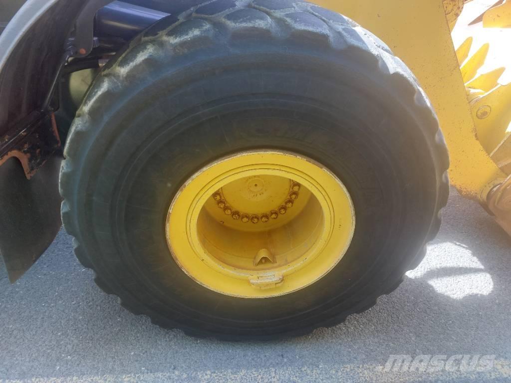 Komatsu WA480-8 轮式装载机