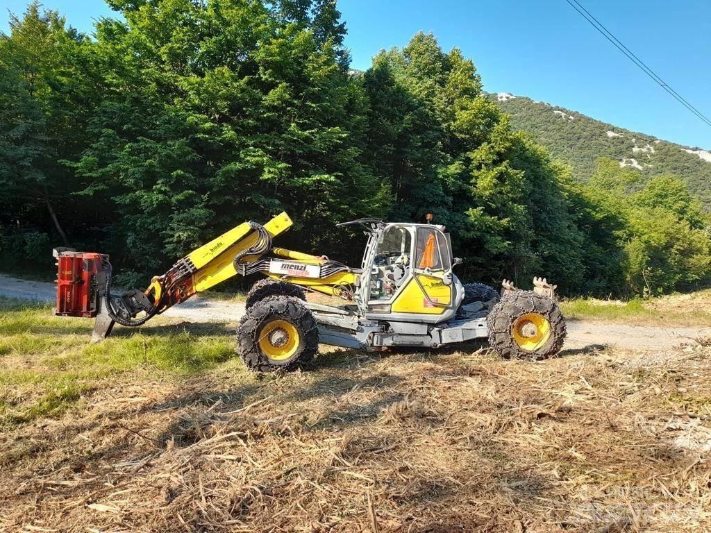 Menzi Muck M450 挖坑机