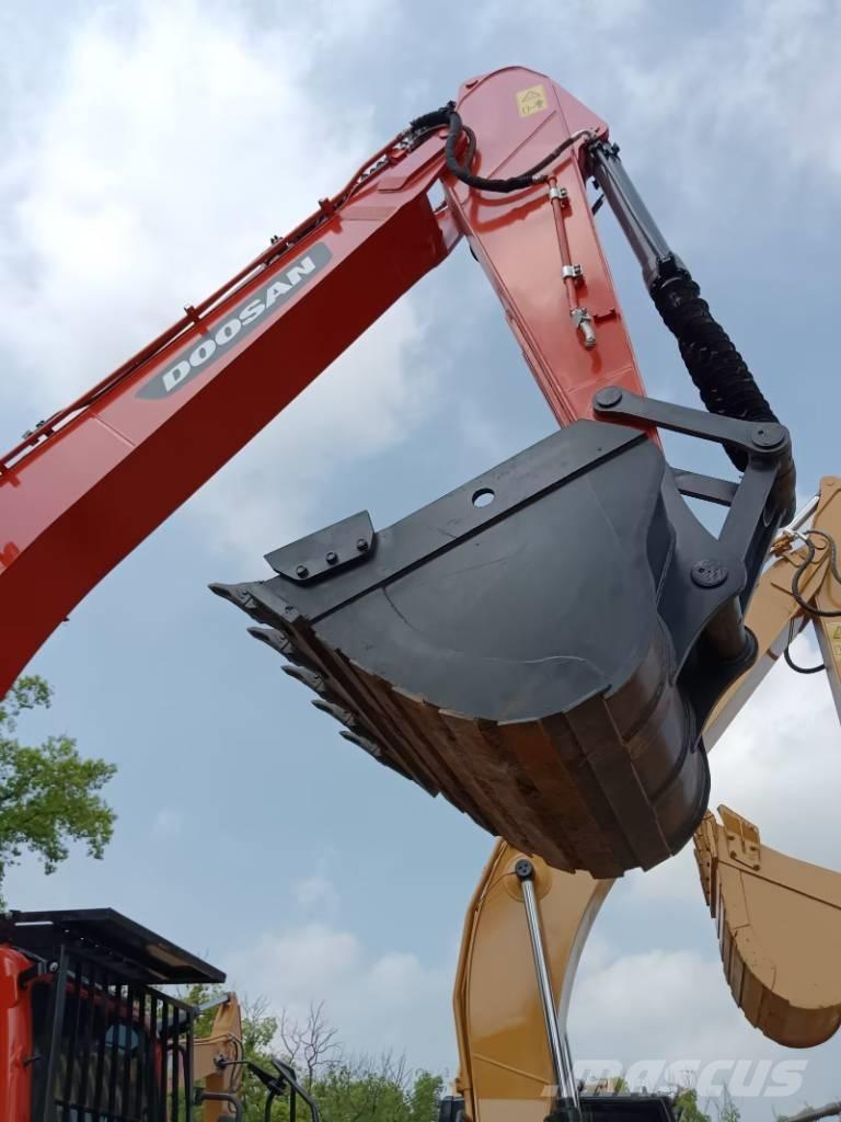 Doosan DX 225 LC-9T 履带挖掘机