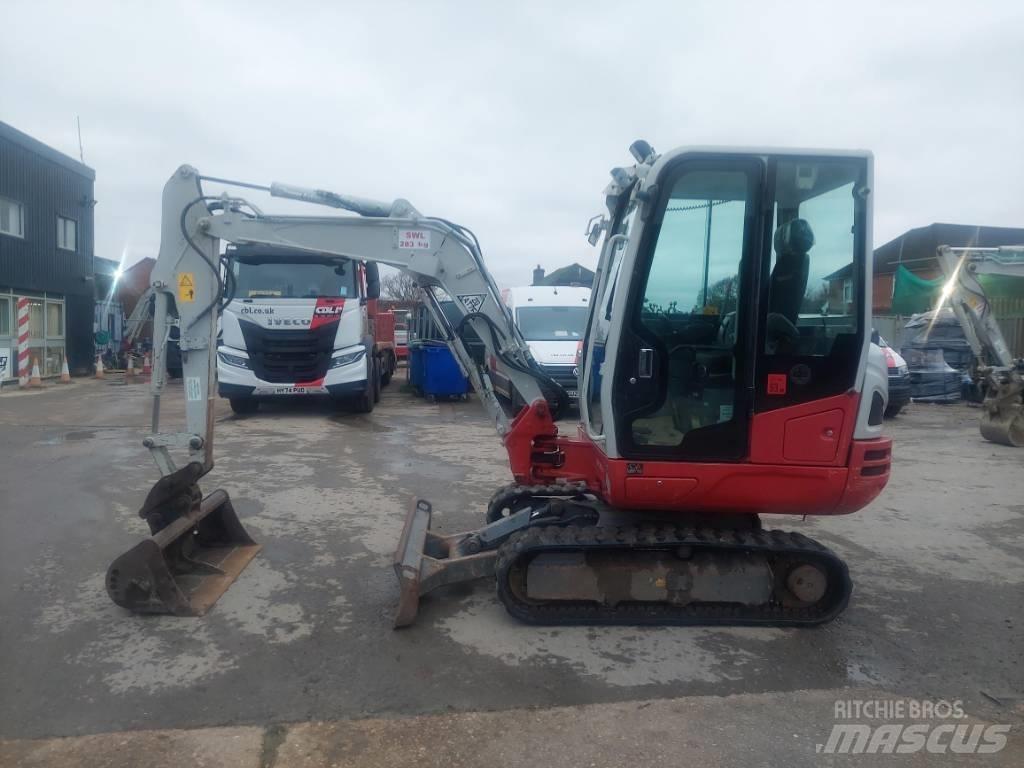 Takeuchi TB 230 小型挖掘机