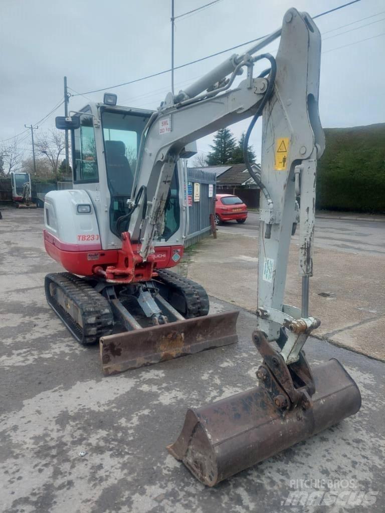 Takeuchi TB 230 小型挖掘机