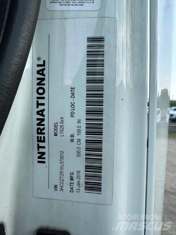 International LT 牵引车
