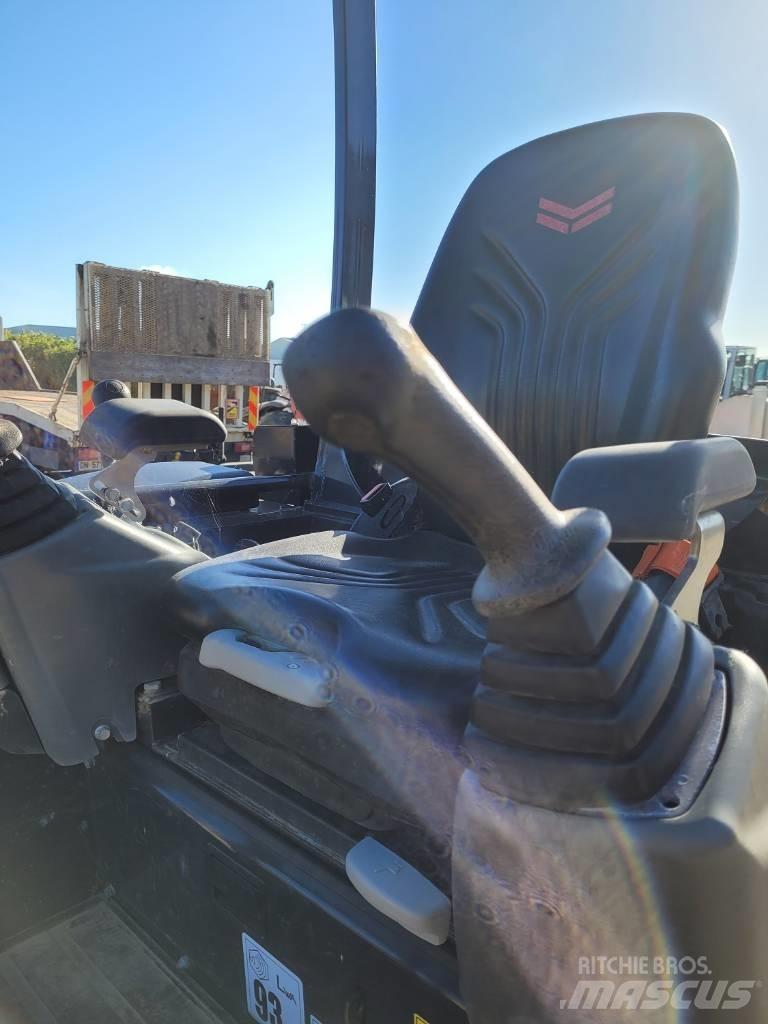Yanmar Vio 27 小型挖掘机