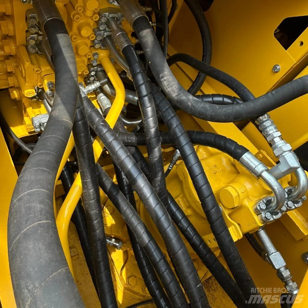 Komatsu 220-8 履带挖掘机