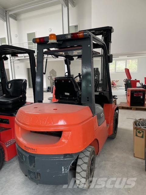 Toyota 62-7FDF30 柴油叉车