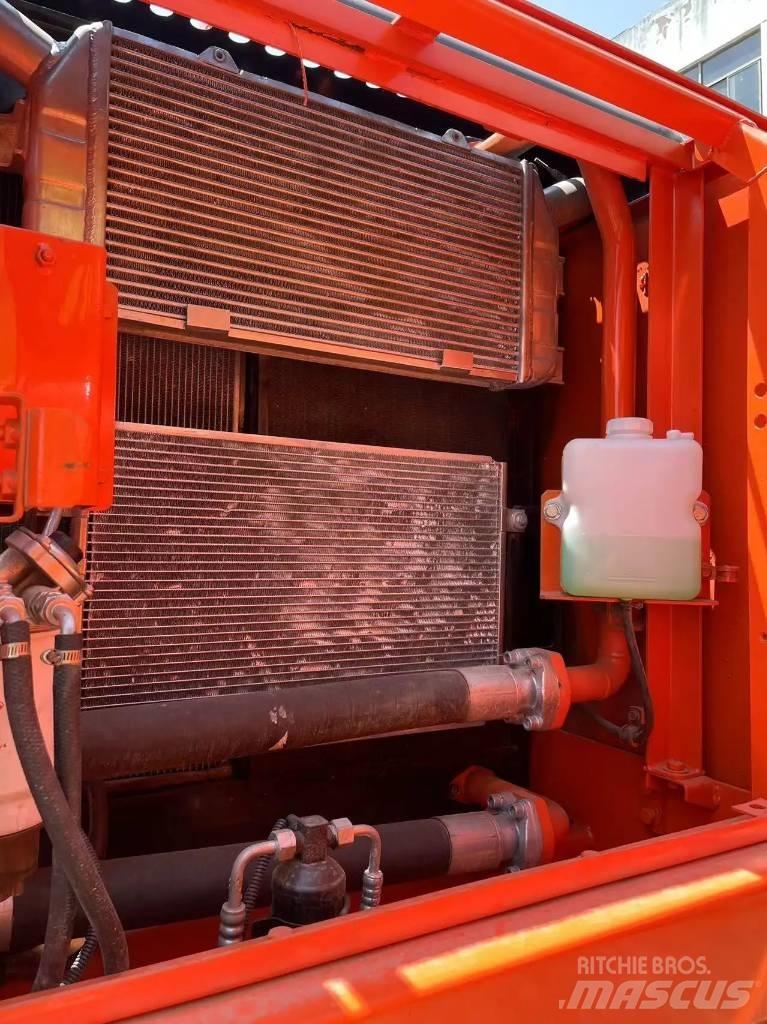 Doosan DX225LC 履带挖掘机