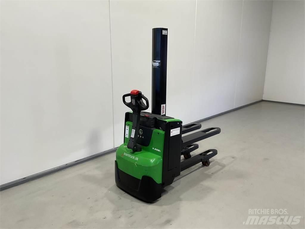 Cesab S208L 行走式堆垛机