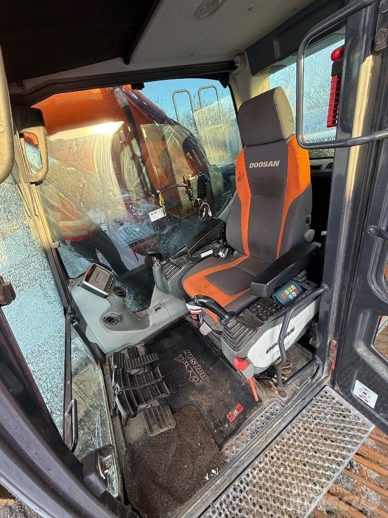 Doosan DX 300 lc 5 履带挖掘机