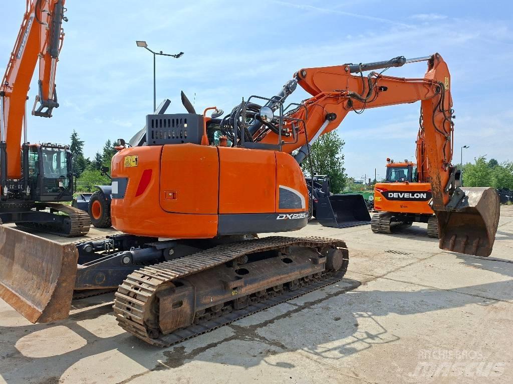 Doosan DX 235 LCR-5 履带挖掘机