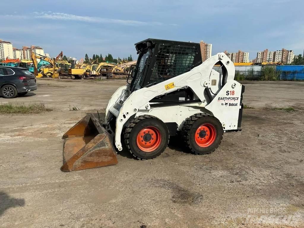 Bobcat S18 滑移装载机