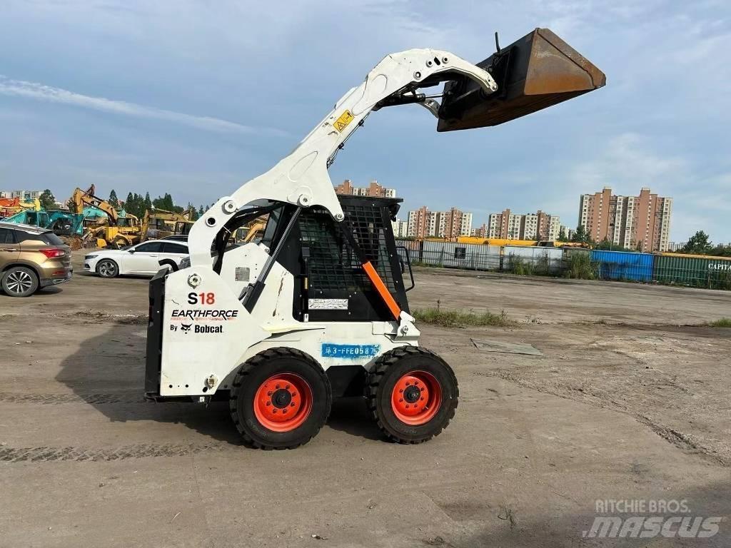 Bobcat S18 滑移装载机