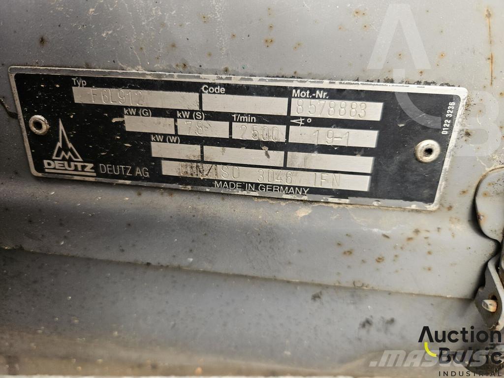 Corinsa CCN 1222 胶轮压路机