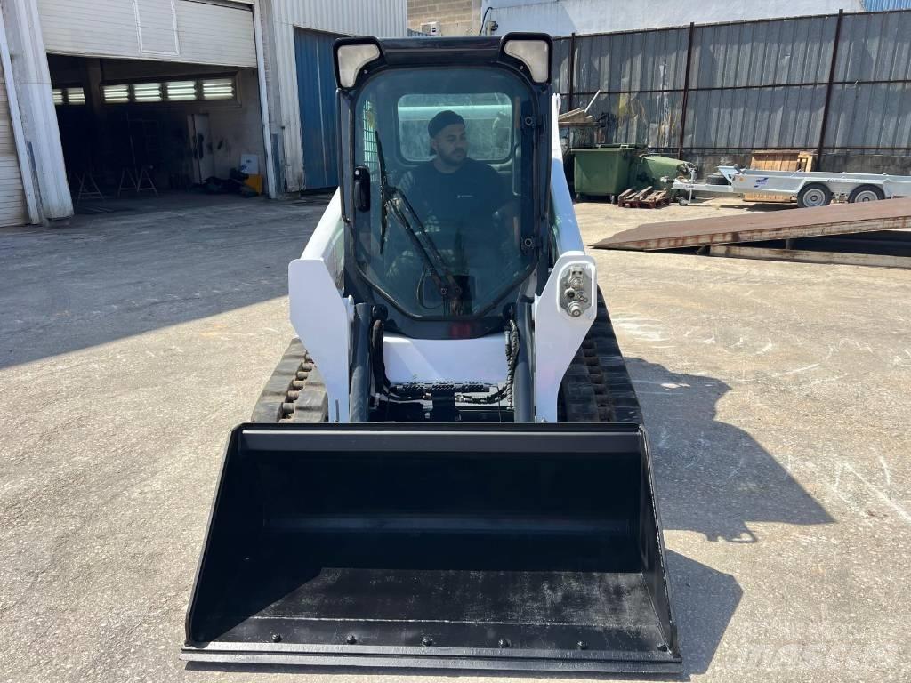 Bobcat T 590 HF 滑移装载机