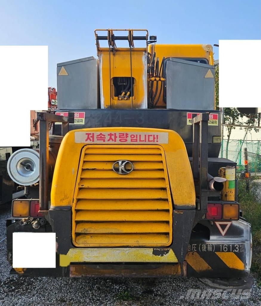 Kato MR 100 越野轮胎起重机︳越野吊︳越野起重机︳移动式起重机