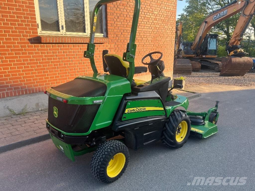 John Deere 1550 骑乘式割草机