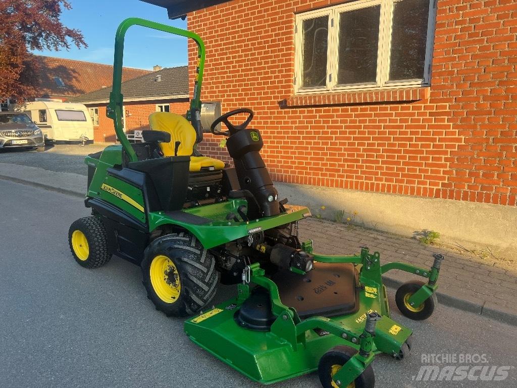 John Deere 1550 骑乘式割草机