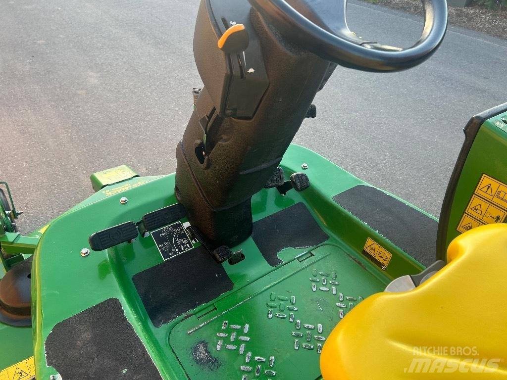 John Deere 1550 骑乘式割草机