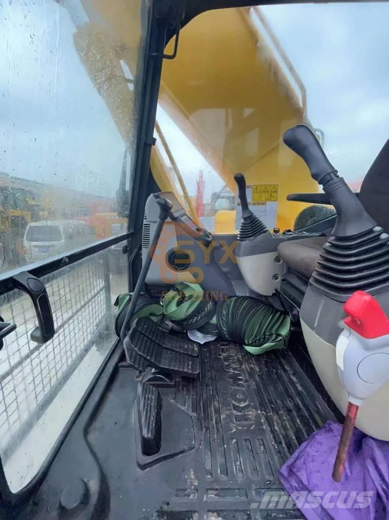 Komatsu PC 220-8 履带挖掘机