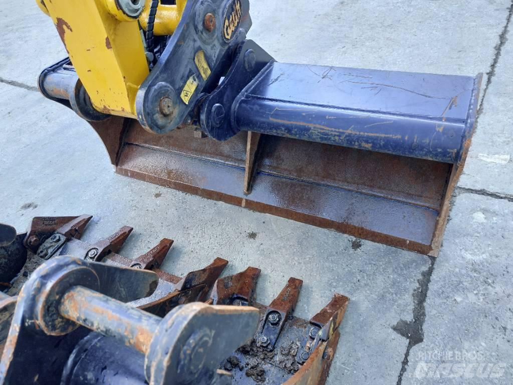 Komatsu PC26MR-5 小型挖掘机