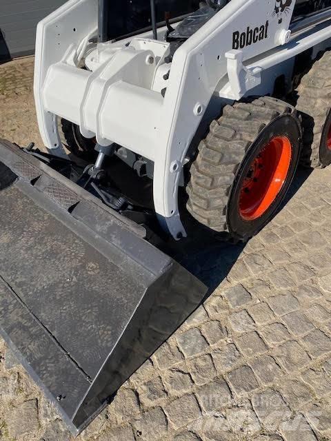 Bobcat S 130 小型装载机