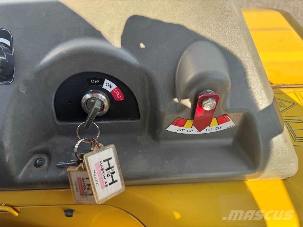 Yanmar C30R-3TV 履带式自卸车