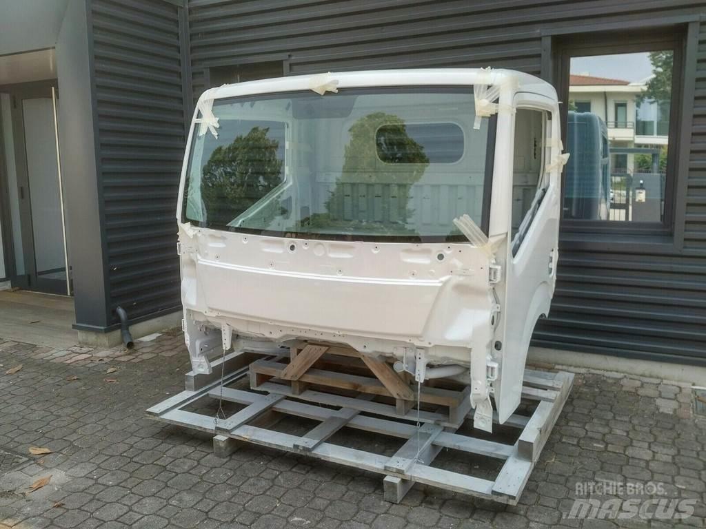 Renault Maxity 驾驶室与内部