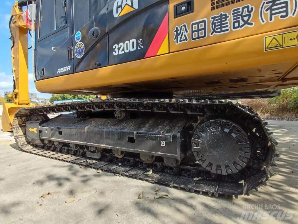 CAT 320D2 中型挖掘机