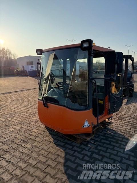 Doosan DL 420-3 CAB 驾驶室与内部