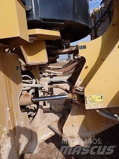 CAT 966M 轮式装载机