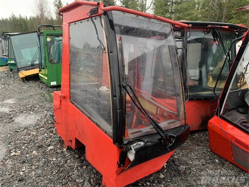 Komatsu 901TX 驾驶室与内部
