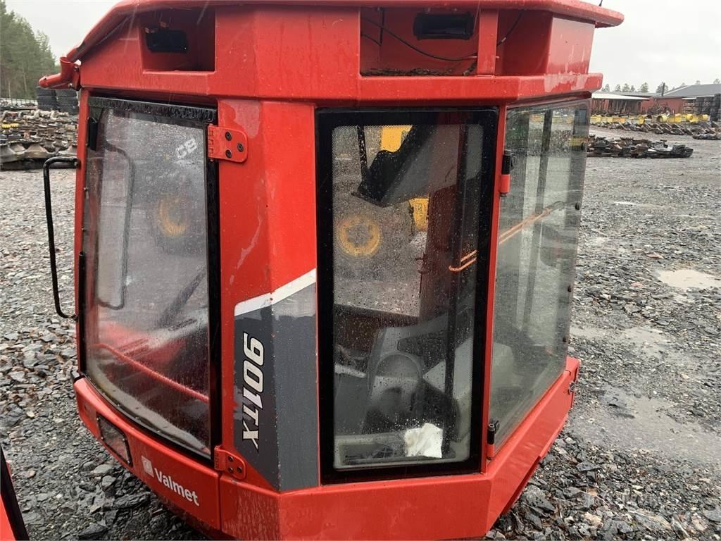 Komatsu 901TX 驾驶室与内部