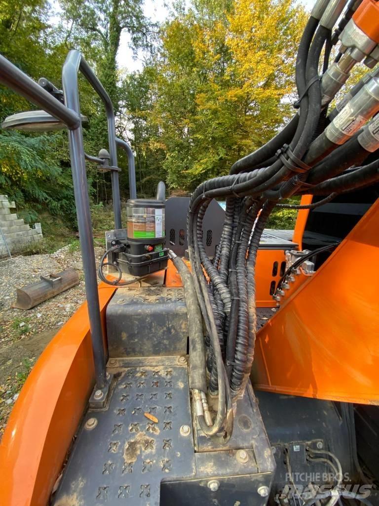 Doosan DX 140 LCR-5 履带挖掘机