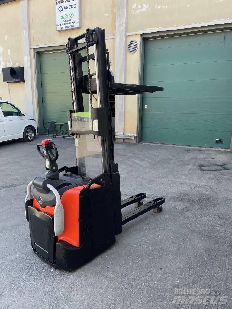 BT SPE 200 D 手推堆垛车