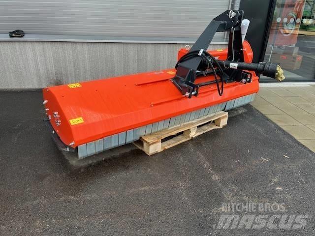 Kubota SE 3250 牧场割草机和切顶器