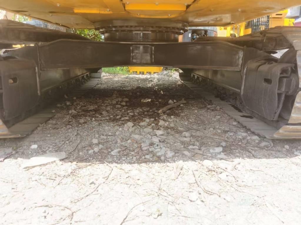 Komatsu PC 130 履带挖掘机