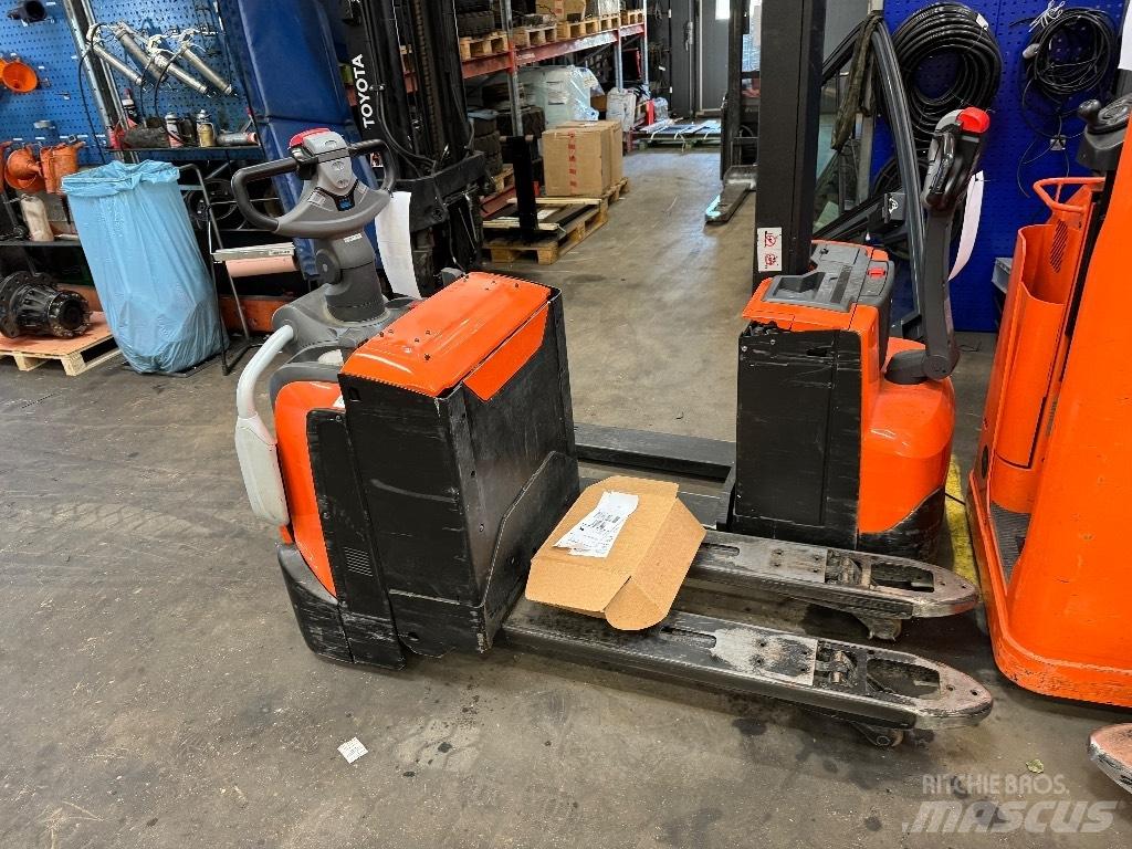 Toyota LPE200 电动搬运车