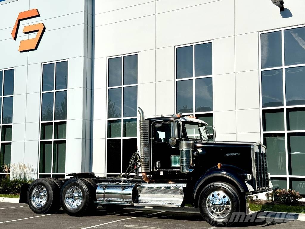 Kenworth W 900 牵引车