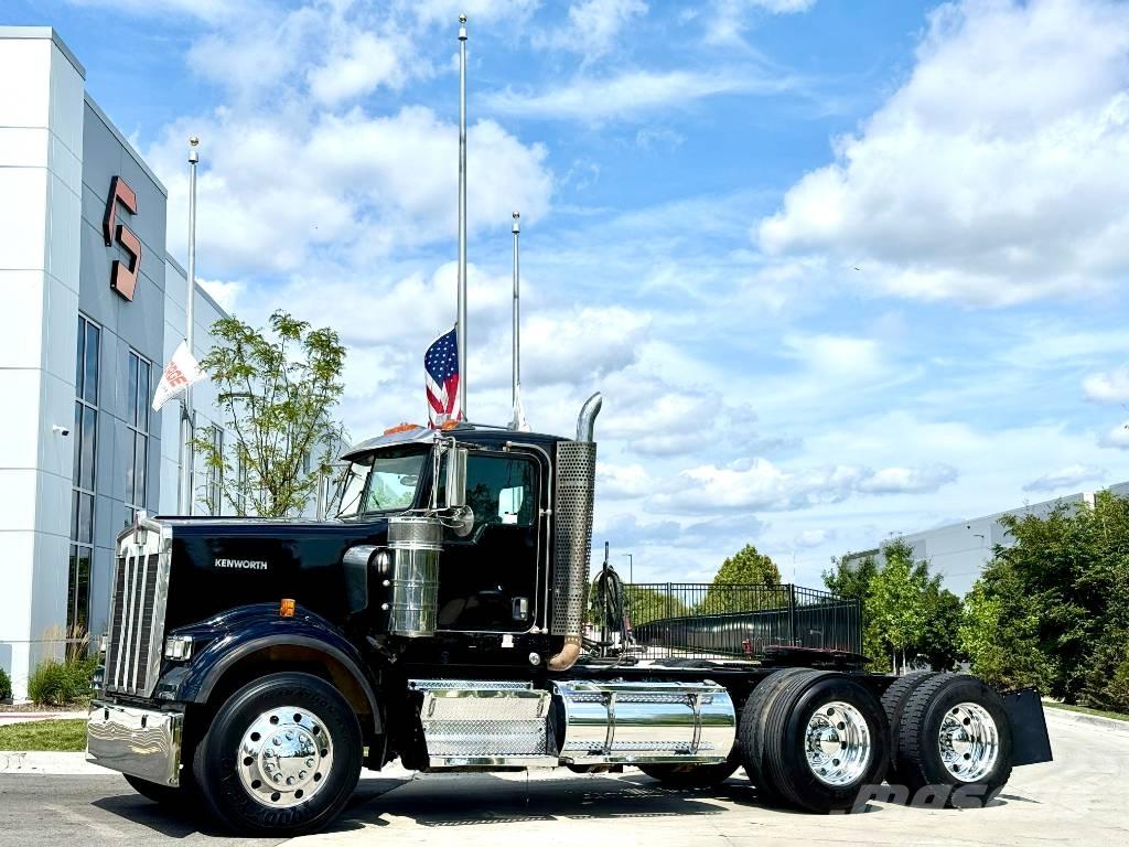 Kenworth W 900 牵引车