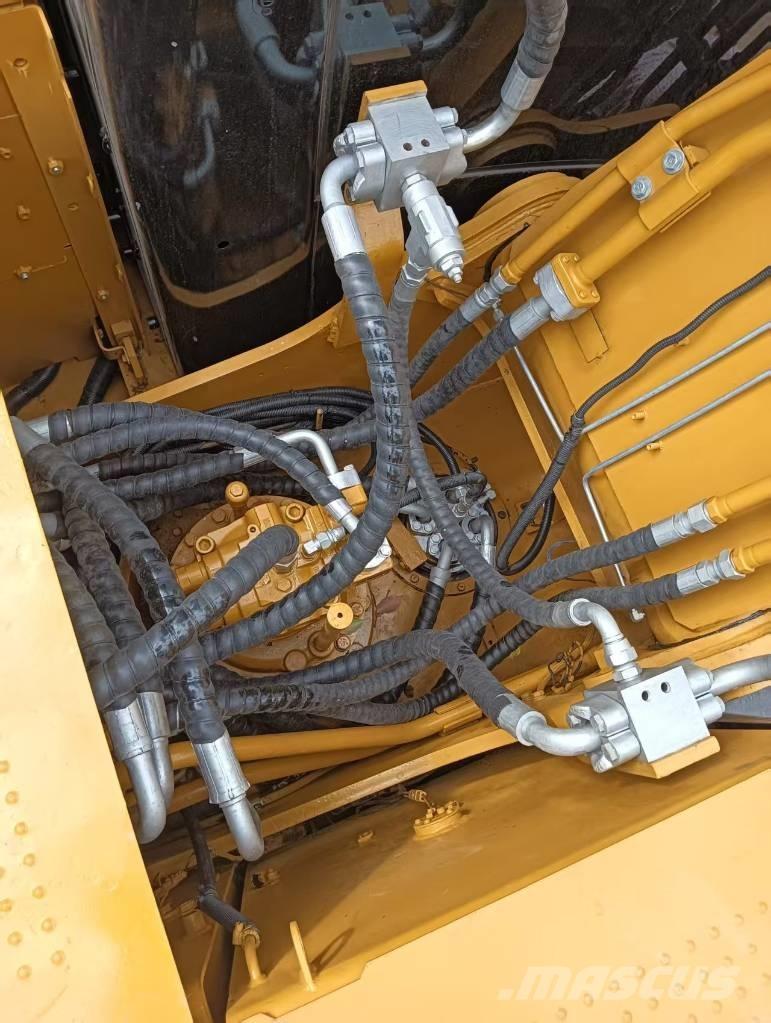 CAT 320 D2 履带挖掘机