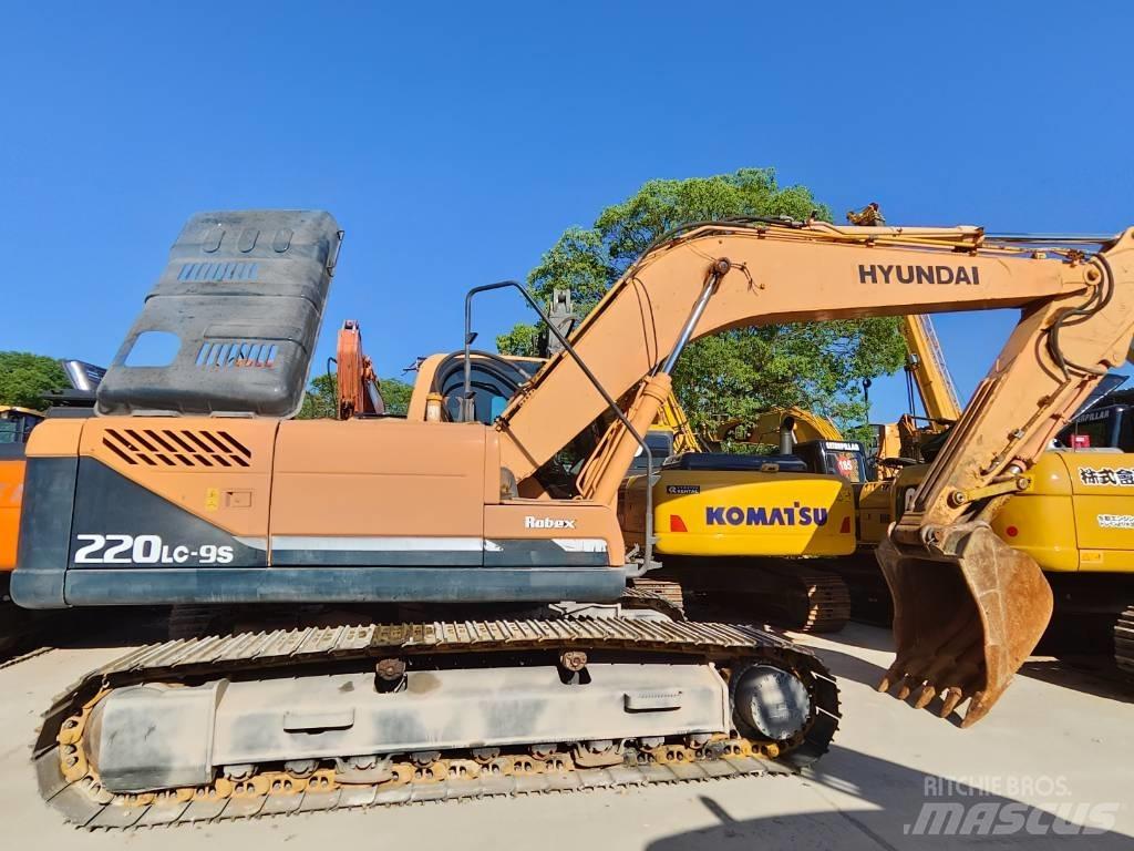 Hyundai Robex 220 LC 履带挖掘机