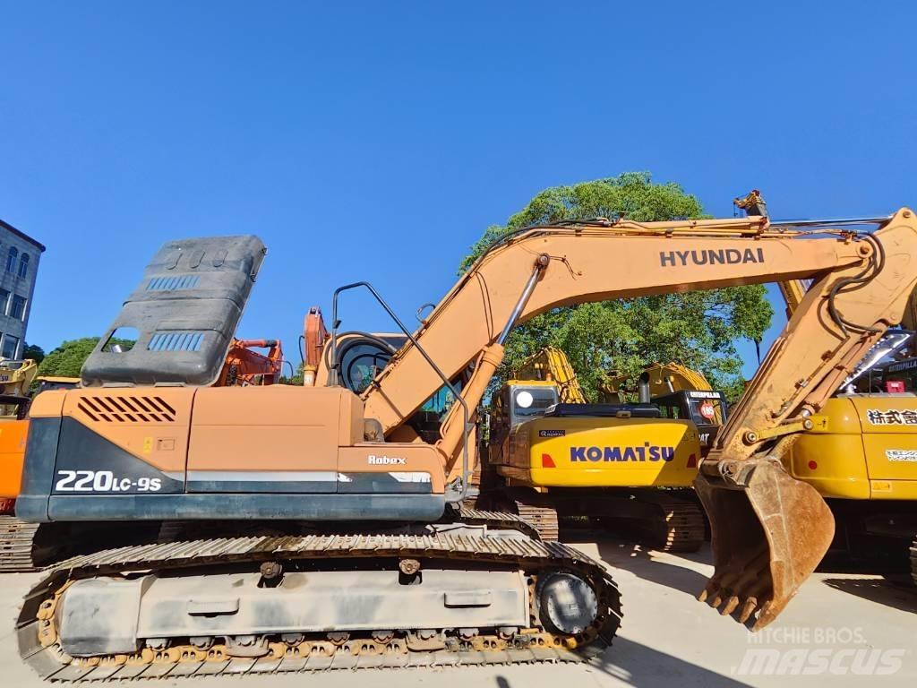 Hyundai Robex 220 LC 履带挖掘机