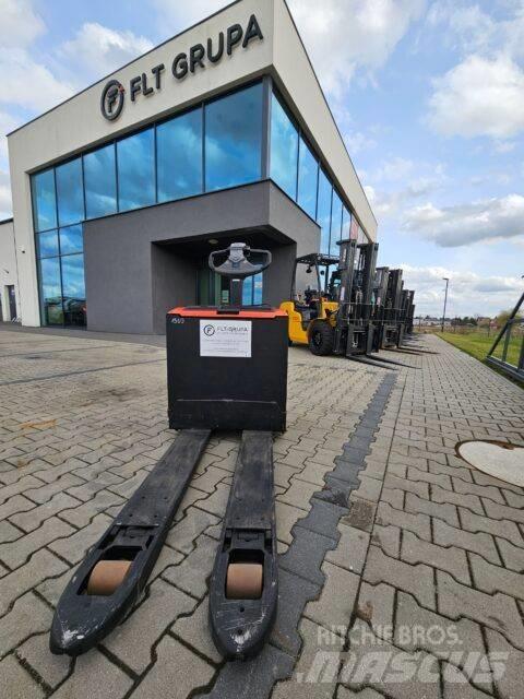 BT LWE200 手推堆垛车