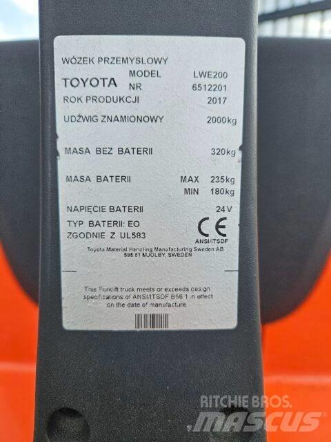 BT LWE200 手推堆垛车