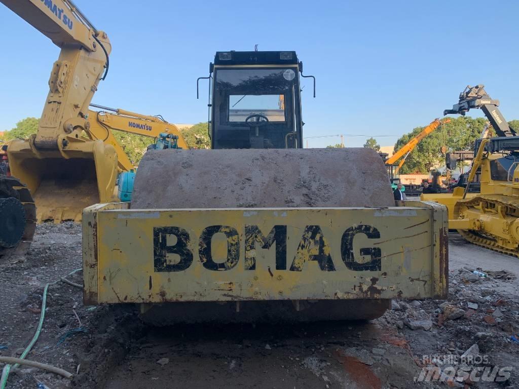 Bomag BW 225 D-3 双轮压路机