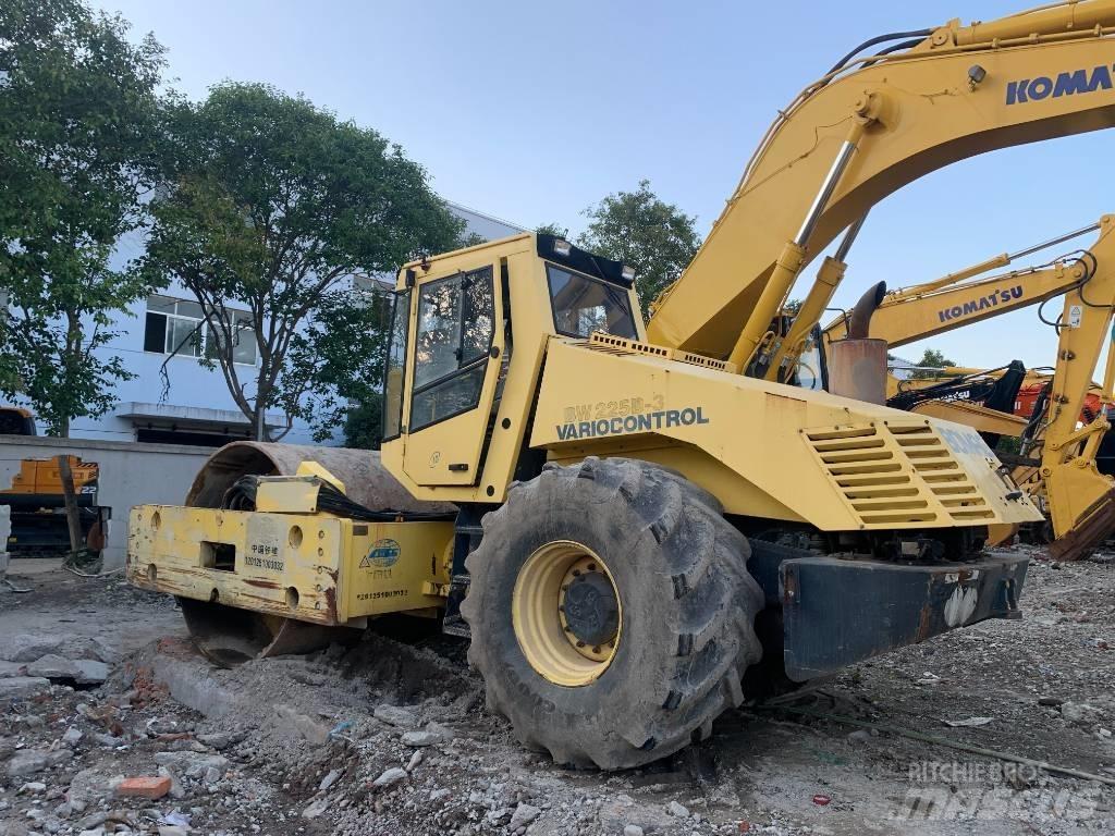 Bomag BW 225 D-3 双轮压路机