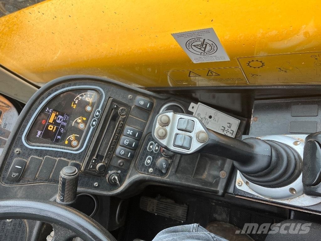 JCB 560-80 伸缩臂叉装车|叉装车
