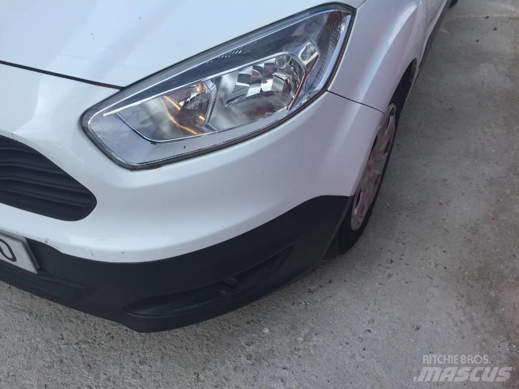 Ford Courier 商务面包车